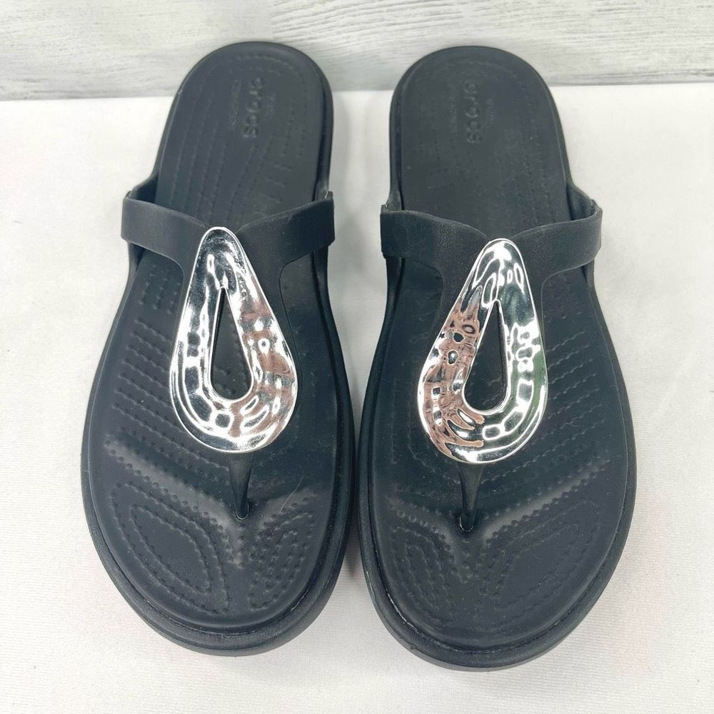 Crocs Women's Black Sanrah Liquid Metallic Flip Flops Sandals Size 8